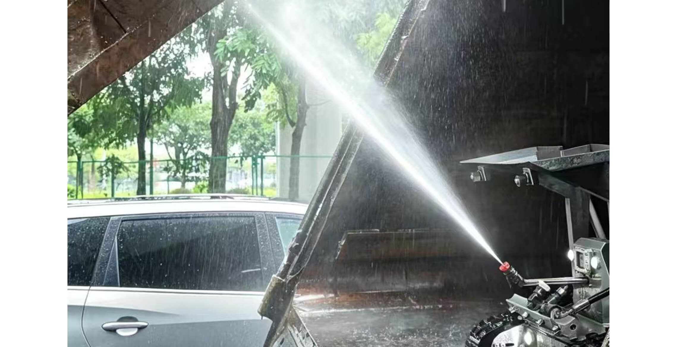 Muan Technology Unveils the muanbot-x6 | Crawler High-Pressure Water-Jet Cleaning Robot, Ushering Pig Farm Gutter Cleaning into the Automated Era